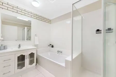Spacious Holiday Unit On Canal At Banksia Beach Holiday home