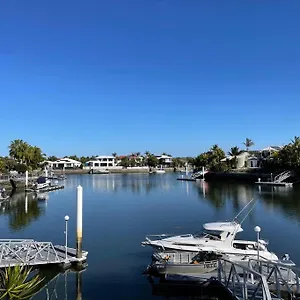 Holiday home Spectacular Waterfront, Banksia Beach