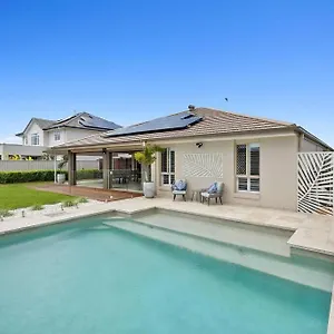 Holiday home Waters Edge!, Banksia Beach