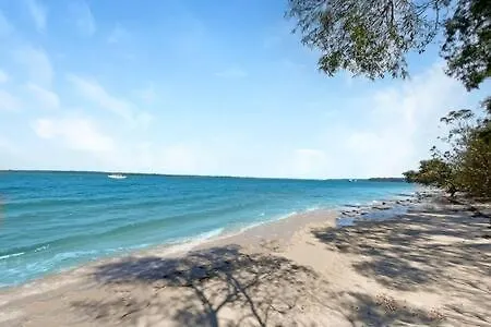 بيت للعطل Spacious Holiday Unit On Canal At Banksia Beach